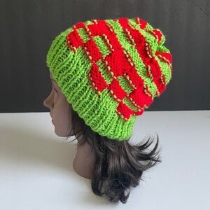 Handmade knit hat red/green